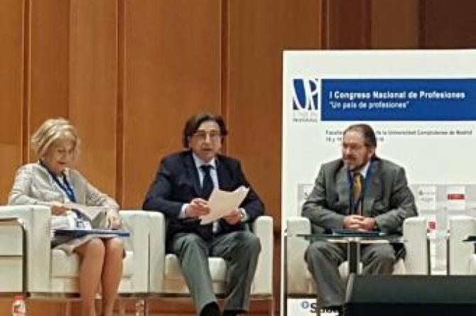 Mesa de debate 'Elementos esenciales de una profesión colegiada' del I Congreso Nacional de Profesiones celebrado por Unión Profesional